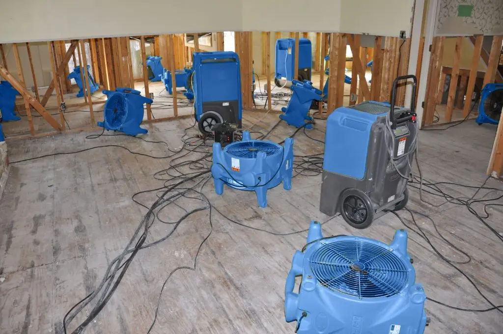 Water damage restoration crew working in Poplar Grove, UT